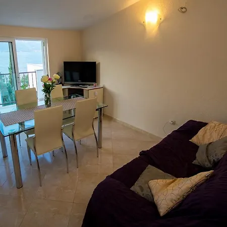 Ivana * Τρογκίρ